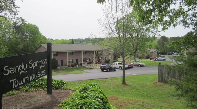 Sandy Springs Townhouses in Maryville, TN - Building Photo - Building Photo