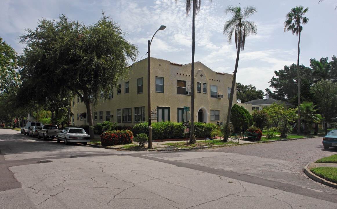 Northeast Bay in St. Petersburg, FL - Building Photo