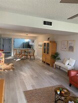 1709 Whitehall Dr in Davie, FL - Building Photo