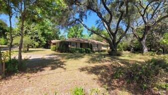 400 E Oakfield Rd in Pensacola, FL - Building Photo