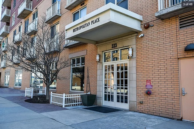 333 W Mifflin St, Unit 8050 in Madison, WI - Foto de edificio - Building Photo