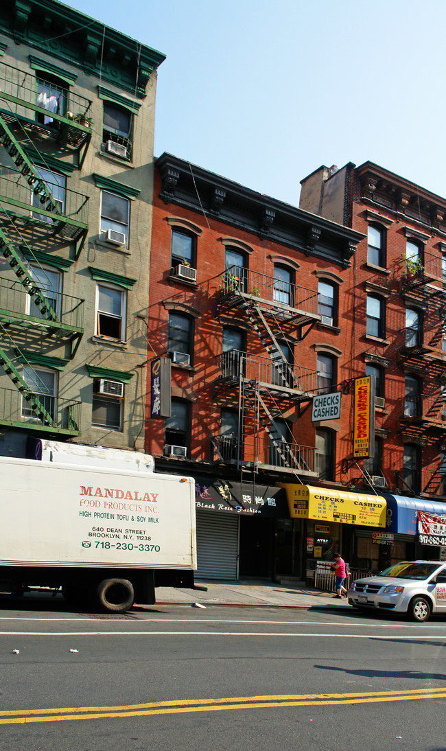 152 E Broadway in New York, NY - Building Photo - Building Photo