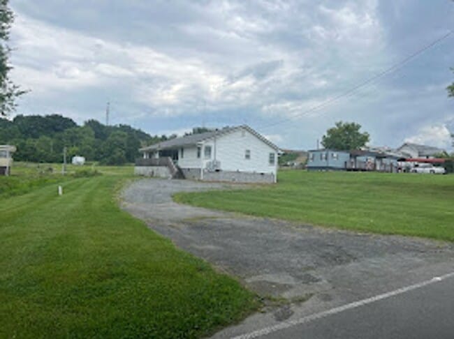 property at 174 Old Thomas Bridge Rd