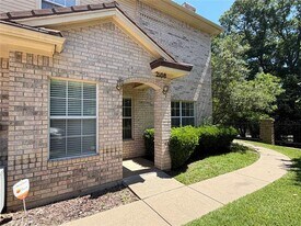 2108 Lakeforest Dr in Weatherford, TX - Building Photo