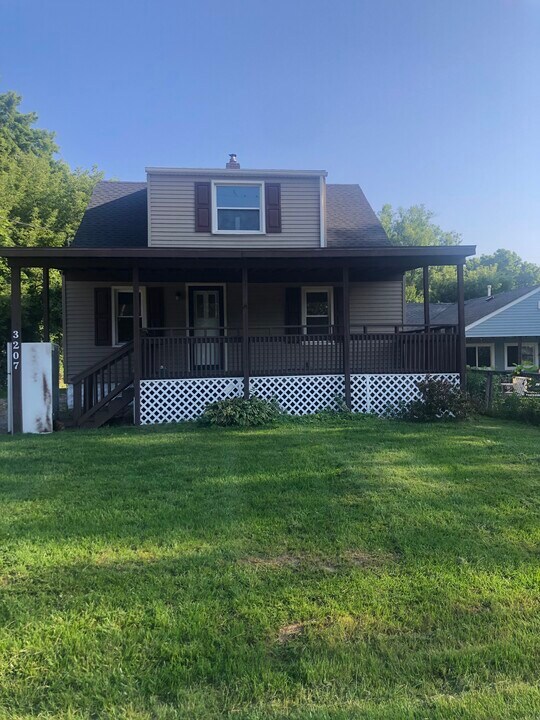 3207 Alpena St in Burton, MI - Building Photo