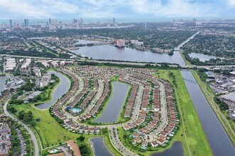 673 NE 191st St in Miami, FL - Building Photo - Building Photo