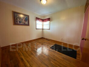 900 4th Ave in Independence, IA - Building Photo - Building Photo