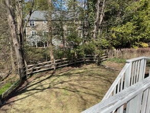 22 Cleveland Rd in Wellesley, MA - Foto de edificio - Building Photo