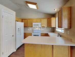 2906 W 2075 S in Syracuse, UT - Foto de edificio - Building Photo