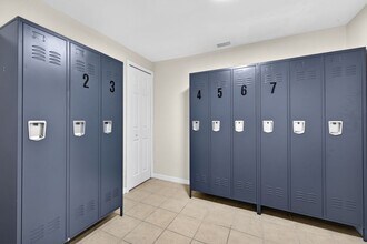 1778 Aquarius Ct in Ft. Myers, FL - Building Photo - Building Photo