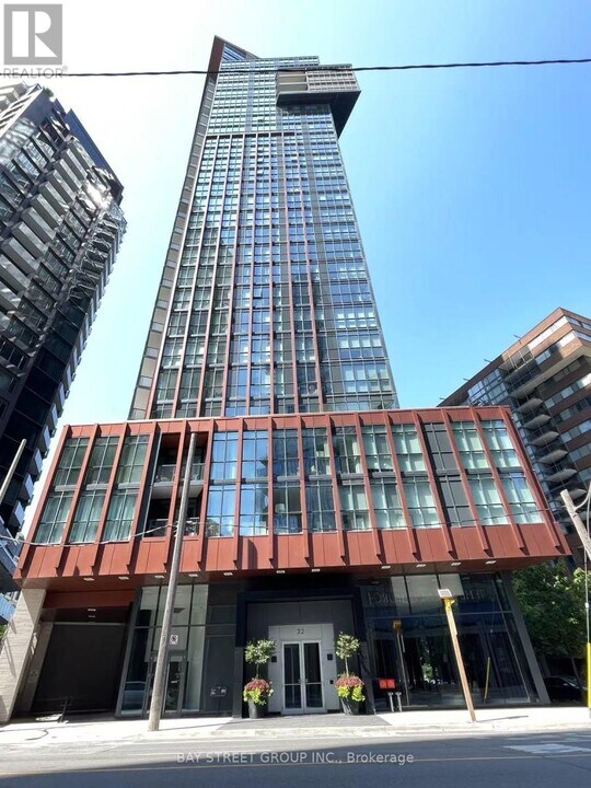 32-832 Davenport Rd in Toronto, ON - Building Photo