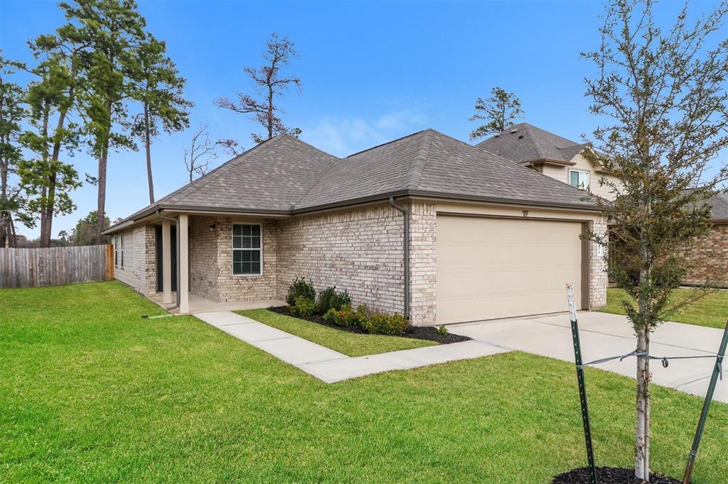 108 Blue Crane St in Huntsville, TX - Foto de edificio