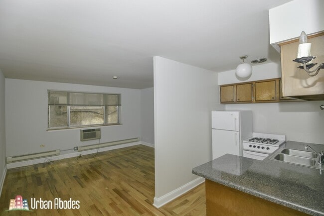 648 W Wrightwood Ave, Unit A05C in Chicago, IL - Foto de edificio - Building Photo
