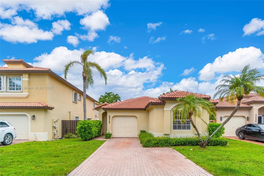 5212 NW 112th Ct in Doral, FL - Building Photo