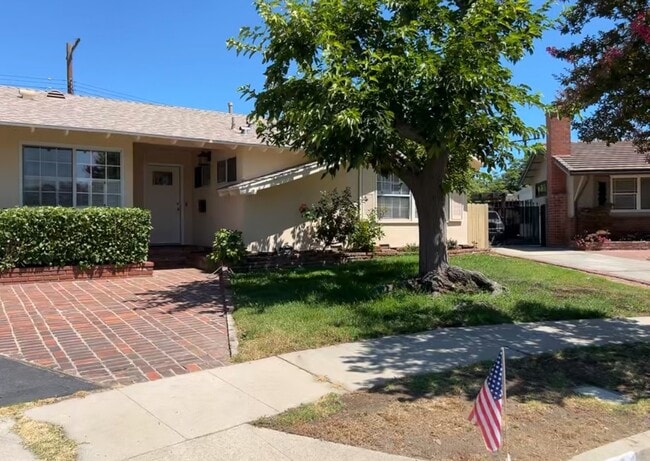 16412 San Jose St in Los Angeles, CA - Foto de edificio - Building Photo