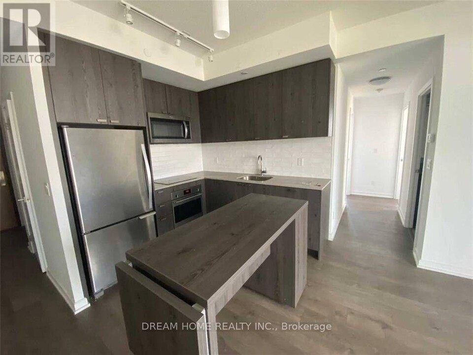 56-2056 Forest Manor Rd in Toronto, ON - Building Photo