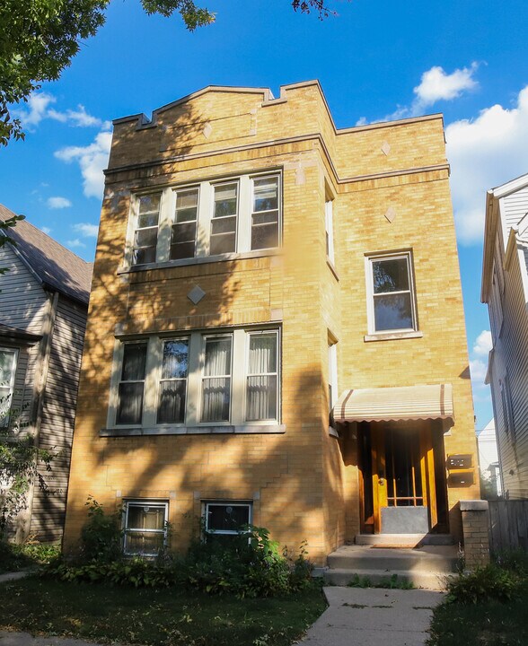 3733 N Christiana Ave in Chicago, IL - Building Photo