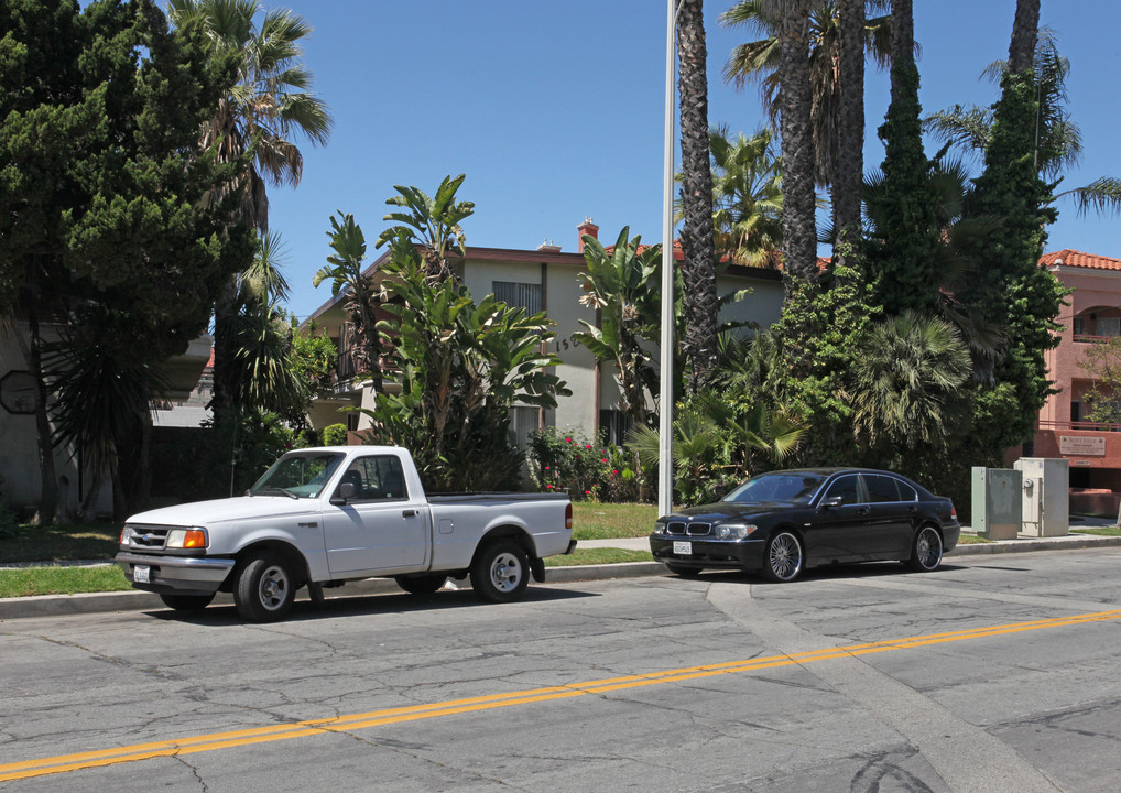 1523 Scott Rd in Burbank, CA - Building Photo