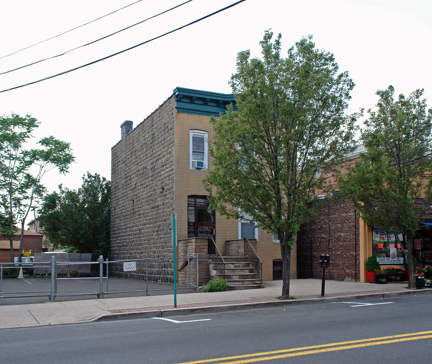 303 Anderson Ave in Fairview, NJ - Foto de edificio