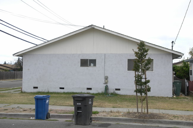 303 F St in Union City, CA - Foto de edificio - Building Photo