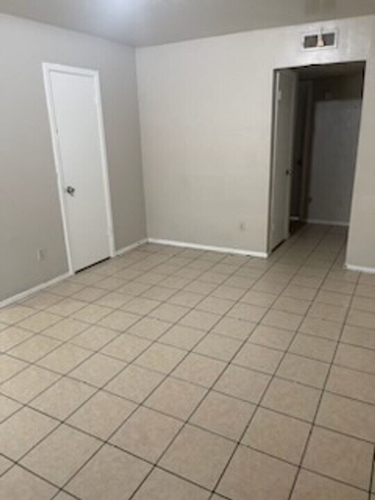 2701 Poplar Cir in Bryan, TX - Building Photo