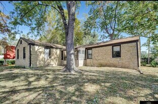 350 S 38th St in Lincoln, NE - Building Photo