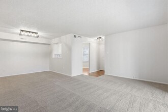 2014 Barry Ct in Holland, PA - Building Photo - Building Photo