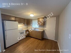 8801 N Brooks St in Tampa, FL - Building Photo