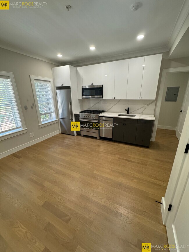 531 Newbury St in Boston, MA - Building Photo - Building Photo