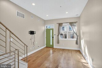 419 Emily St in Philadelphia, PA - Building Photo - Building Photo