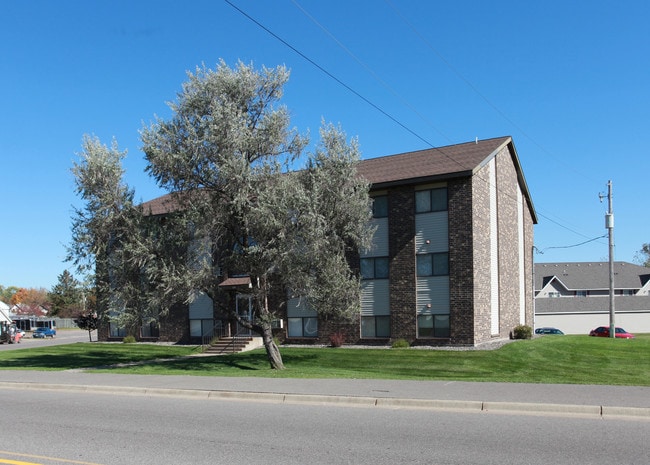 Falconshire Apartments in Foley, MN - Foto de edificio - Building Photo