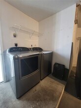 2471 NW 55th Ave in Lauderhill, FL - Foto de edificio - Building Photo