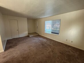 4196 Savannah Ln in Sacramento, CA - Building Photo - Building Photo