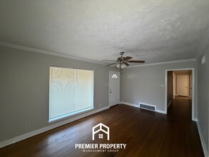 1085 S Perkins Rd in Memphis, TN - Building Photo - Building Photo