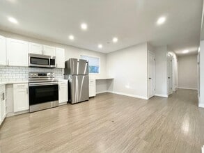 256 Glennie Ave in Hamilton, ON - Building Photo - Building Photo