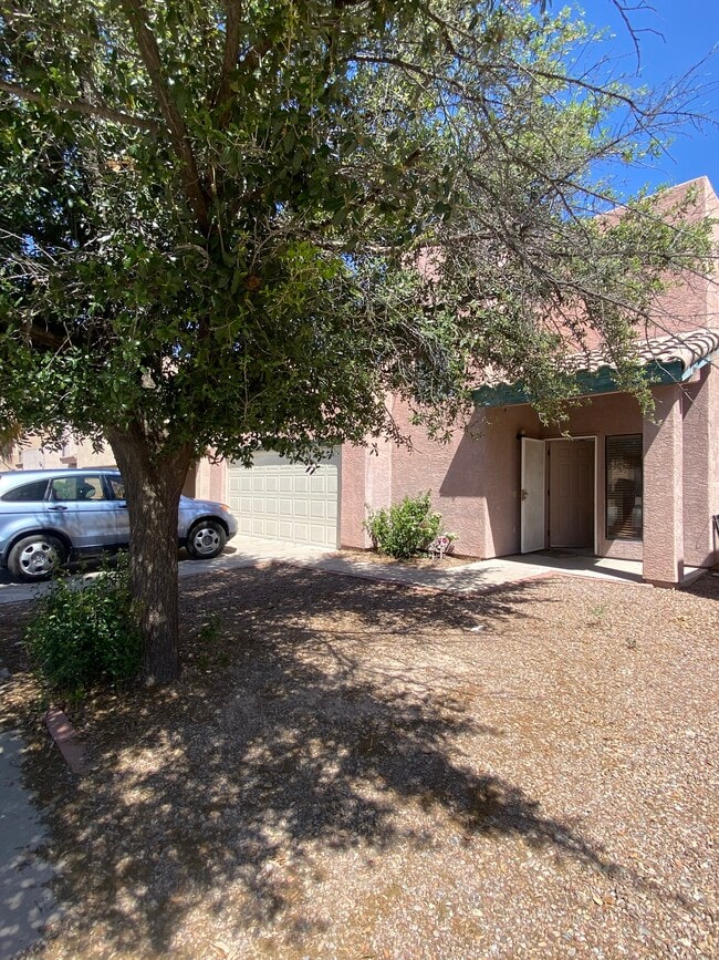 property at 1805 E Calle Grandiosa