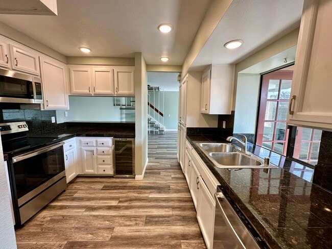 11889 Timaru Way in San Diego, CA - Building Photo - Building Photo