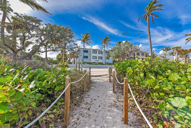 250 S Ocean Blvd in Delray Beach, FL - Building Photo - Building Photo