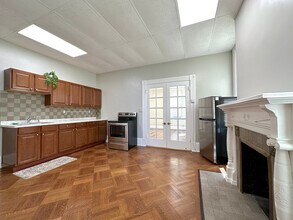 152 Grand St, Unit 1 in Newburgh, NY - Foto de edificio - Building Photo