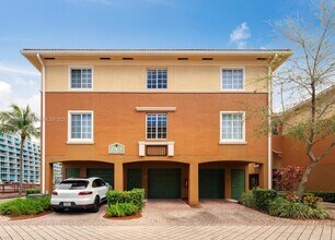 2965 NE 185th St in Miami, FL - Building Photo - Building Photo