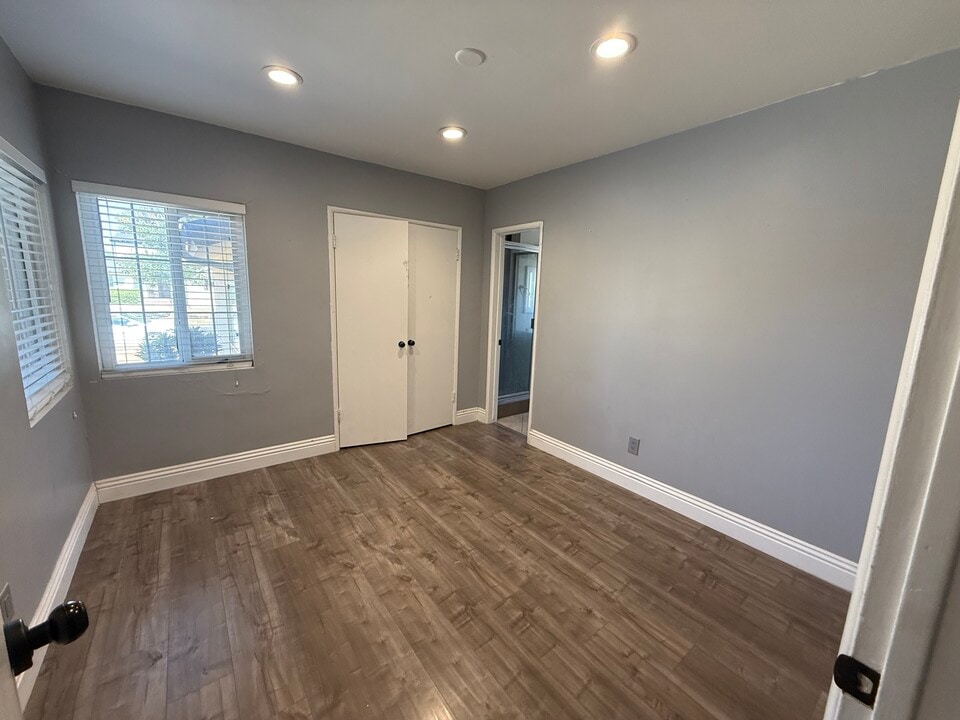 10625 Dempsey Ave in Granada Hills, CA - Building Photo