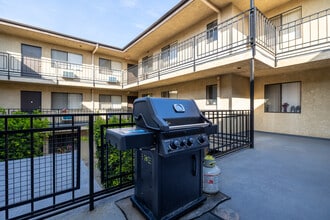 1920 Peyton Ave in Burbank, CA - Foto de edificio - Building Photo