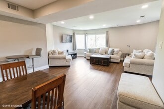 6425 Clarendon Hills Rd in Willowbrook, IL - Building Photo - Building Photo