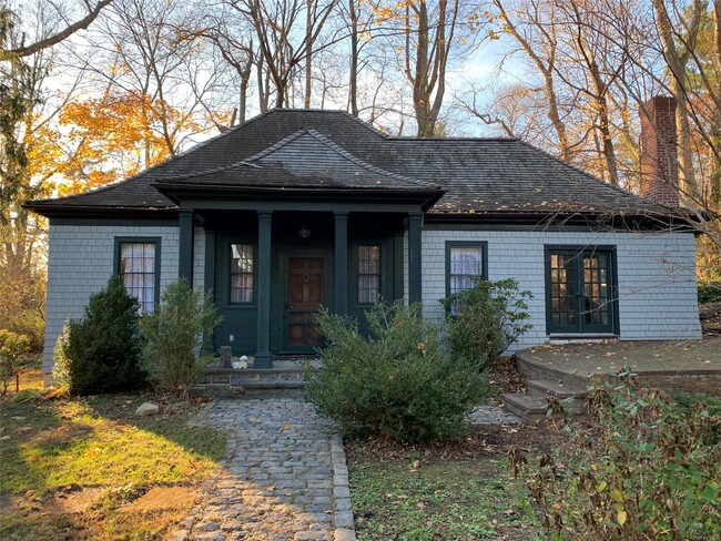 property at 507 Centre Island Rd