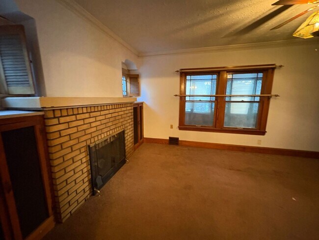 8123 Vista Ave in Garfield Heights, OH - Building Photo - Building Photo