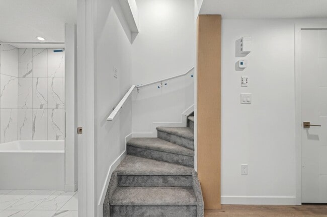 15407 90 Av NW in Edmonton, AB - Building Photo - Building Photo