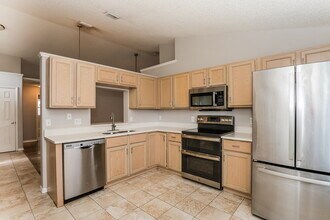 466 Valencia Pl Cir in Orlando, FL - Building Photo - Building Photo