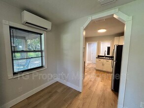 3561 Centerhill Dr N in Jacksonville, FL - Foto de edificio - Building Photo