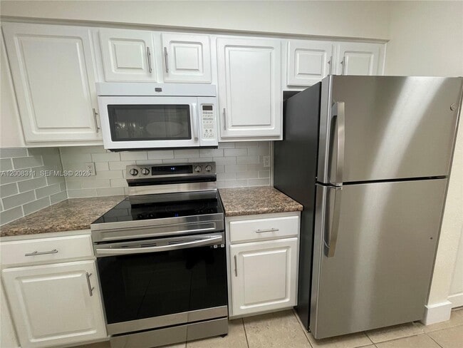 property at 2811 N Oakland Forest Dr