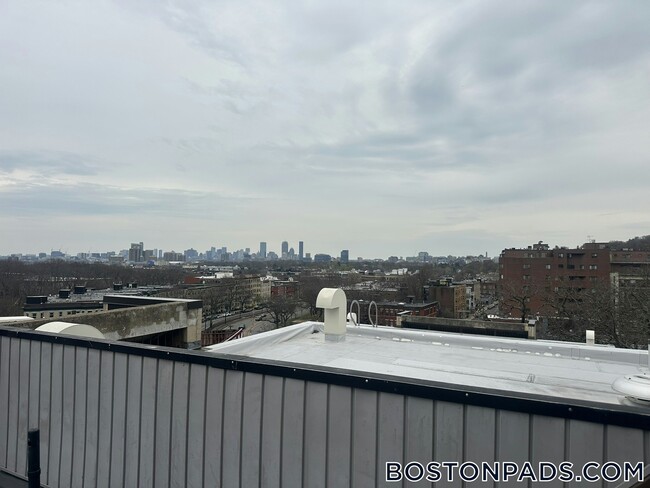 1455 Commonwealth Ave in Boston, MA - Building Photo - Building Photo